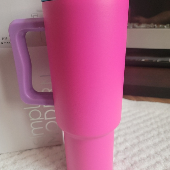 Simple modern 40oz trek HTF - Picture 3 of 5